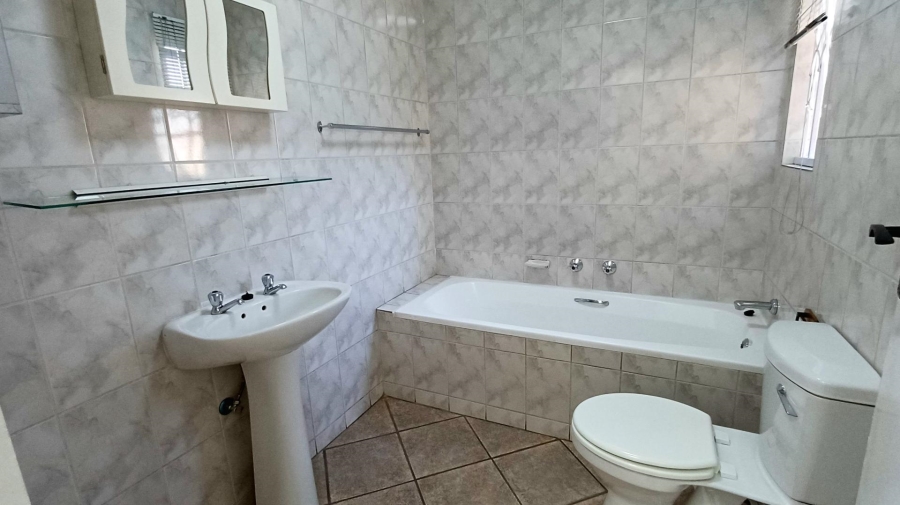 To Let 3 Bedroom Property for Rent in Olivedale Gauteng