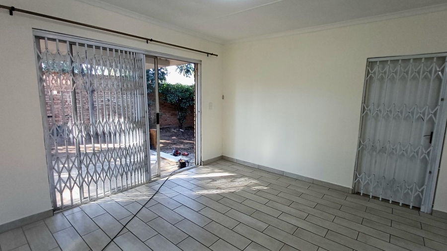 To Let 3 Bedroom Property for Rent in Olivedale Gauteng