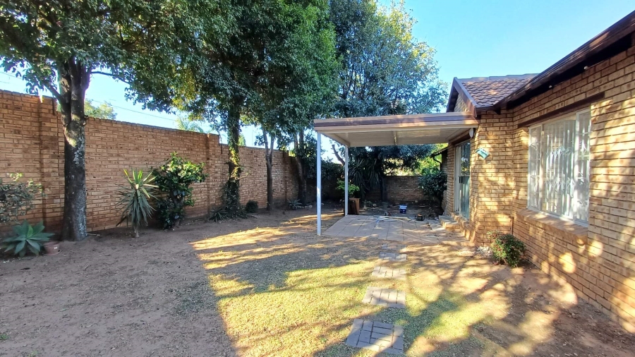 To Let 3 Bedroom Property for Rent in Olivedale Gauteng