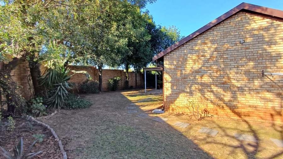 To Let 3 Bedroom Property for Rent in Olivedale Gauteng