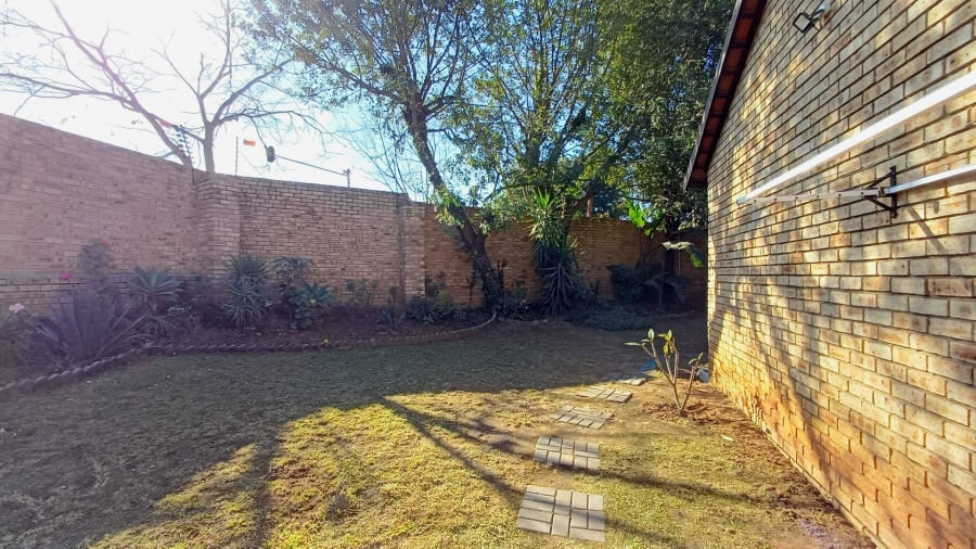 To Let 3 Bedroom Property for Rent in Olivedale Gauteng