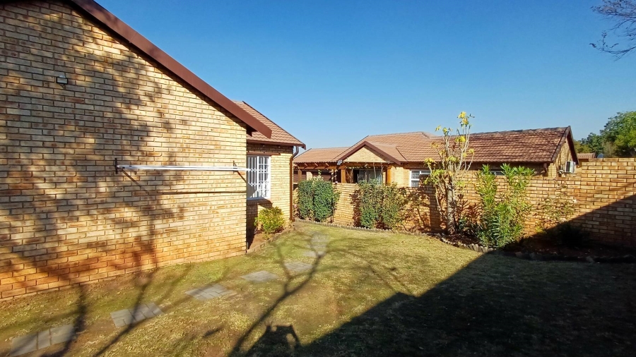 To Let 3 Bedroom Property for Rent in Olivedale Gauteng