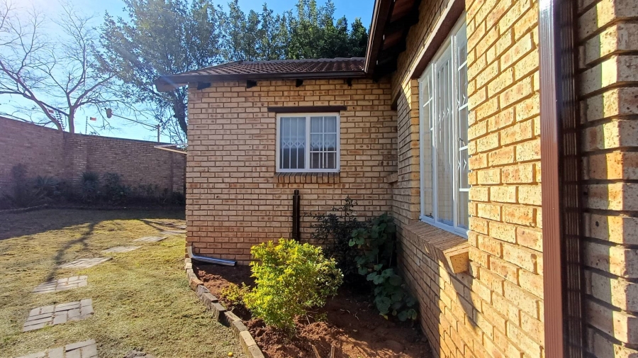 To Let 3 Bedroom Property for Rent in Olivedale Gauteng