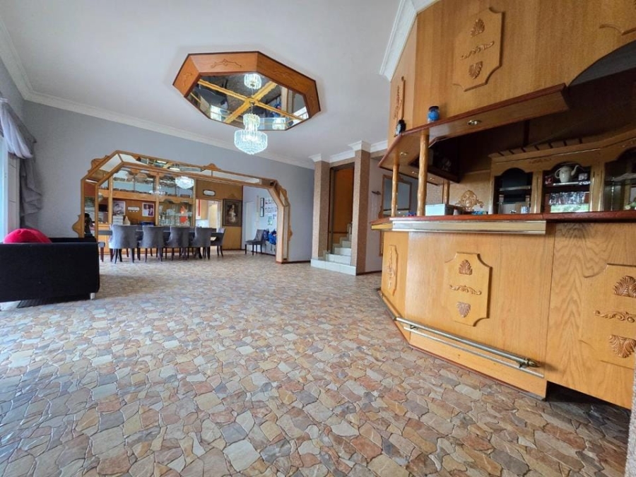 8 Bedroom Property for Sale in Bassonia Gauteng