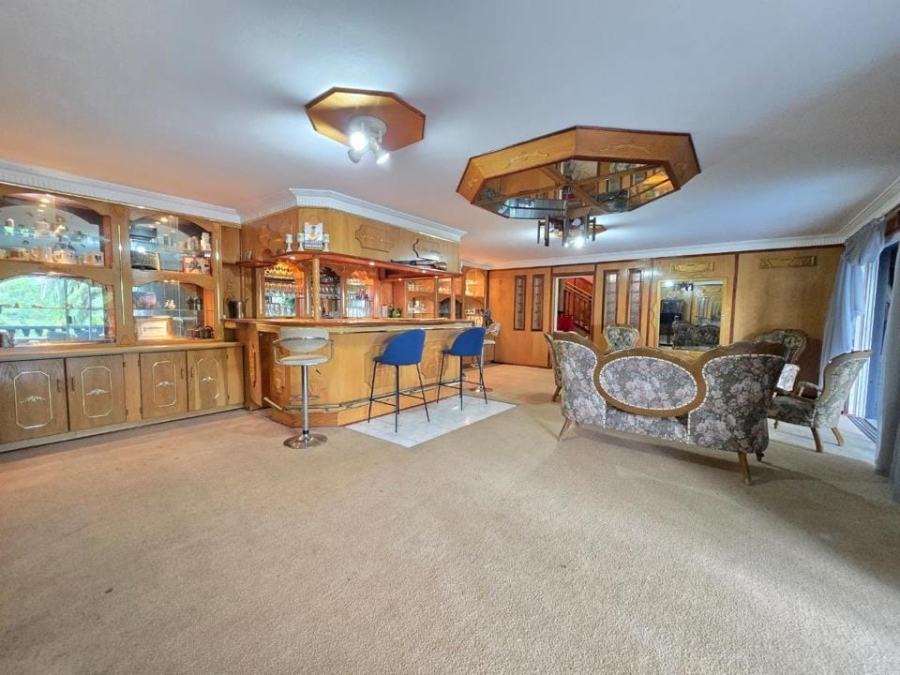 8 Bedroom Property for Sale in Bassonia Gauteng