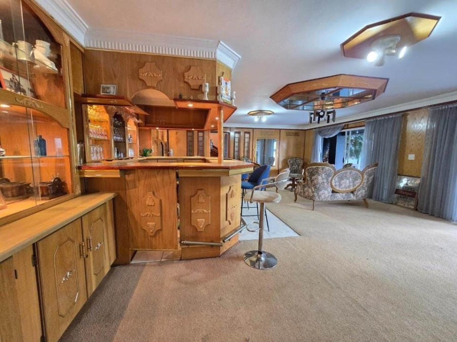 8 Bedroom Property for Sale in Bassonia Gauteng