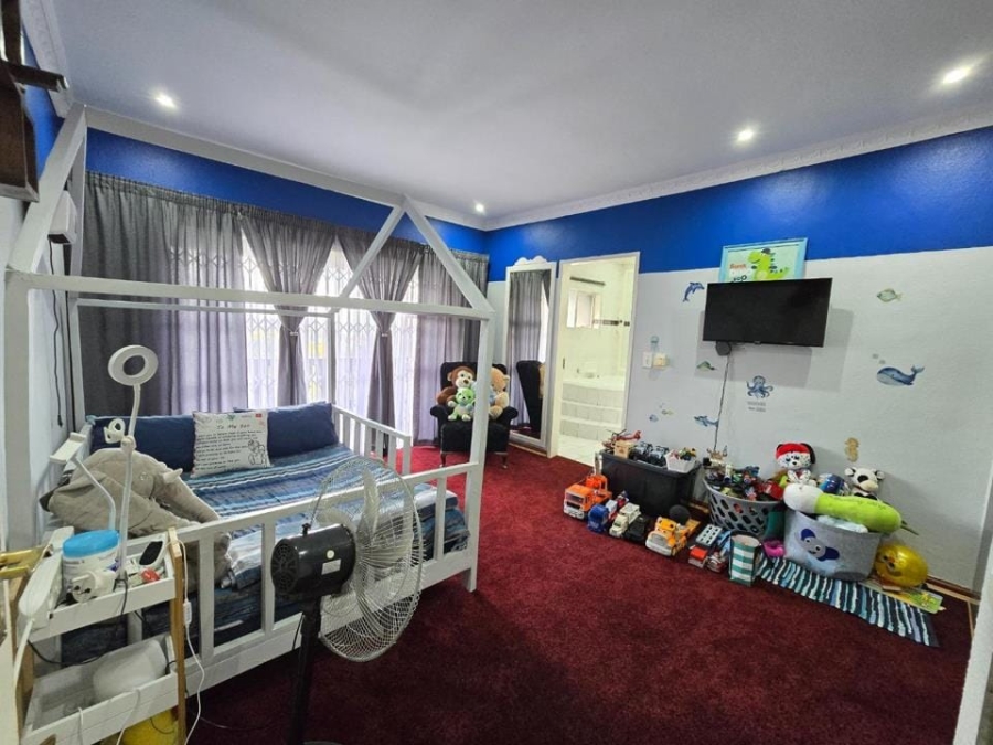 8 Bedroom Property for Sale in Bassonia Gauteng