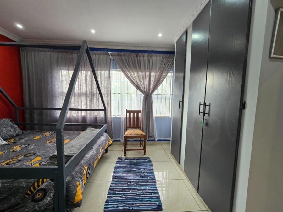 8 Bedroom Property for Sale in Bassonia Gauteng