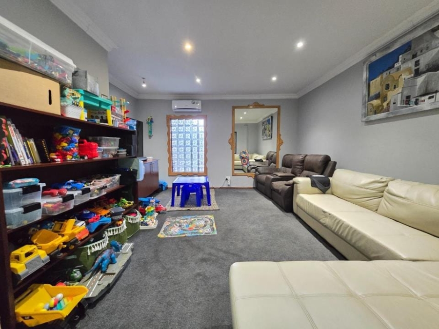 8 Bedroom Property for Sale in Bassonia Gauteng