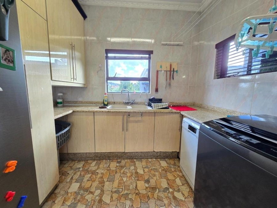 8 Bedroom Property for Sale in Bassonia Gauteng
