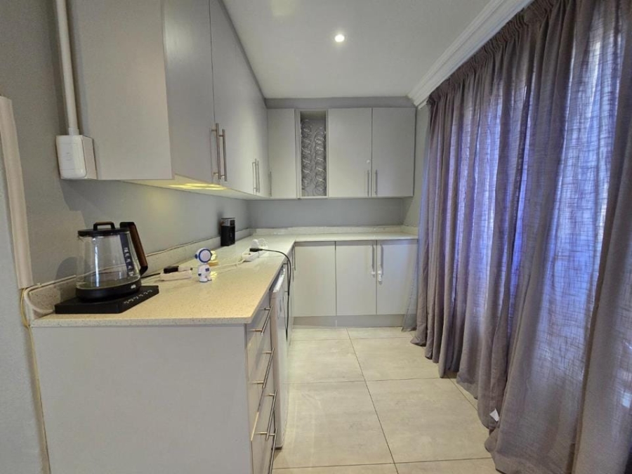 8 Bedroom Property for Sale in Bassonia Gauteng