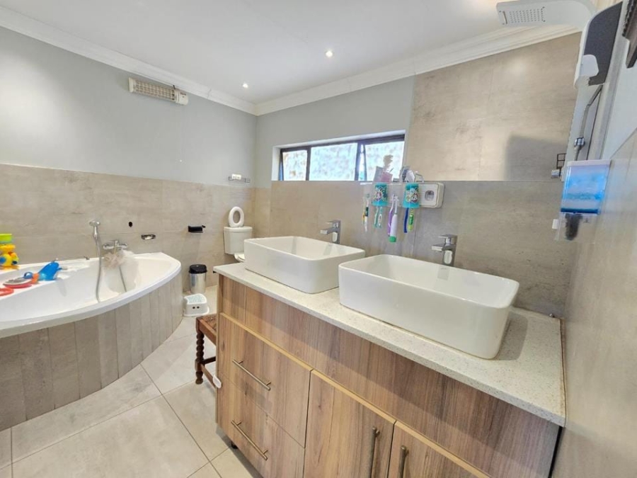 8 Bedroom Property for Sale in Bassonia Gauteng