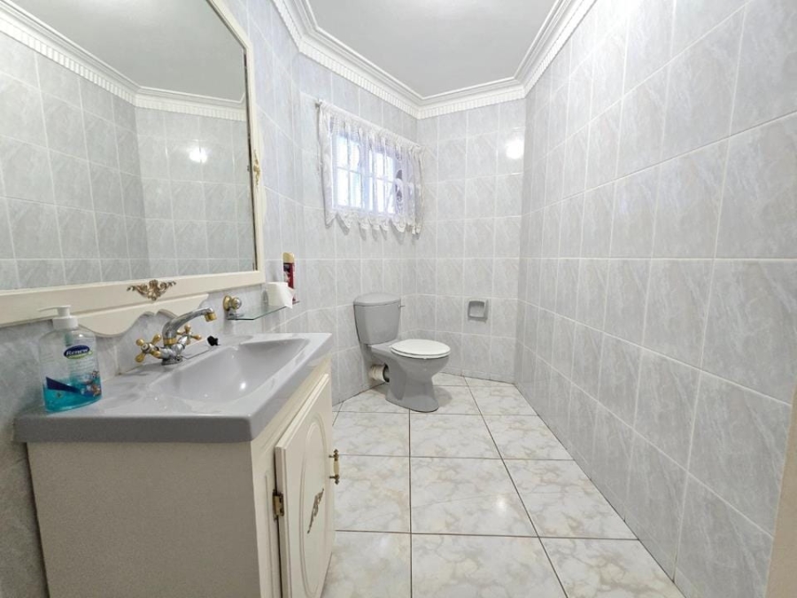 8 Bedroom Property for Sale in Bassonia Gauteng