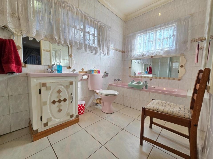 8 Bedroom Property for Sale in Bassonia Gauteng