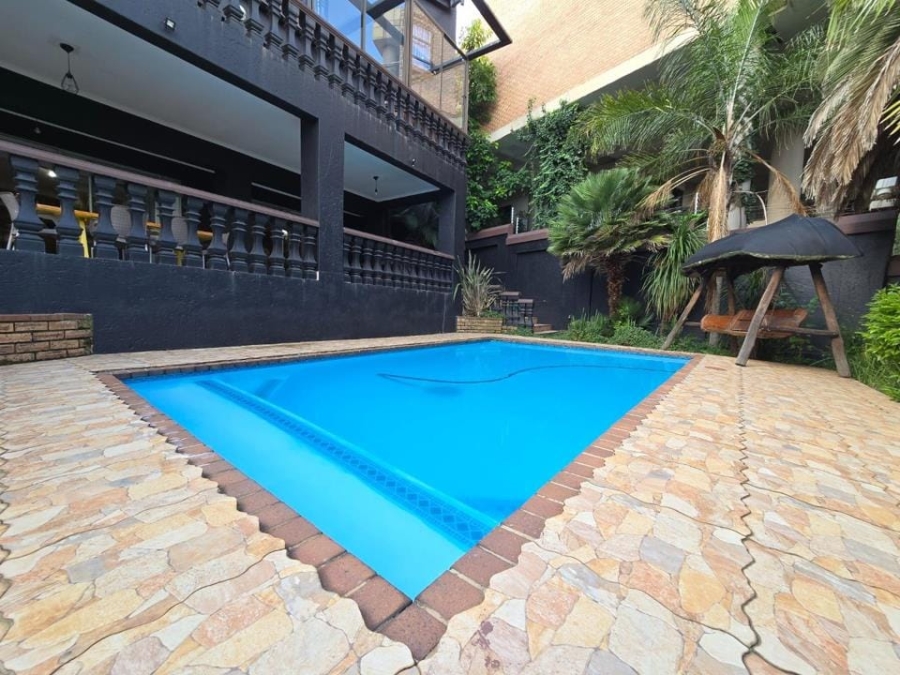 8 Bedroom Property for Sale in Bassonia Gauteng