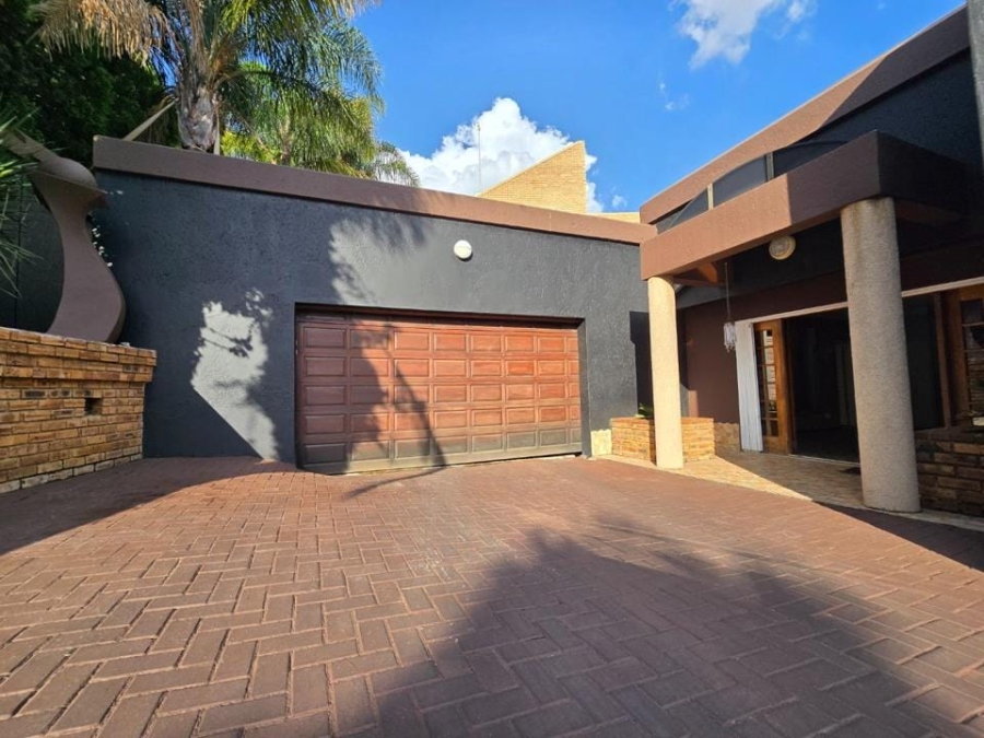 8 Bedroom Property for Sale in Bassonia Gauteng