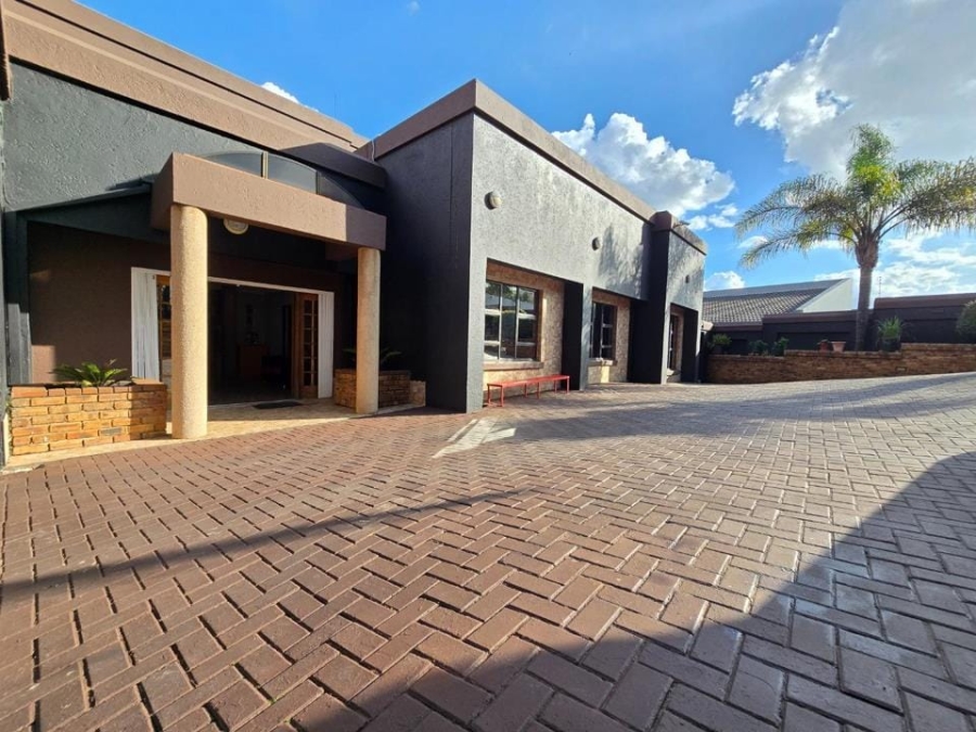 8 Bedroom Property for Sale in Bassonia Gauteng