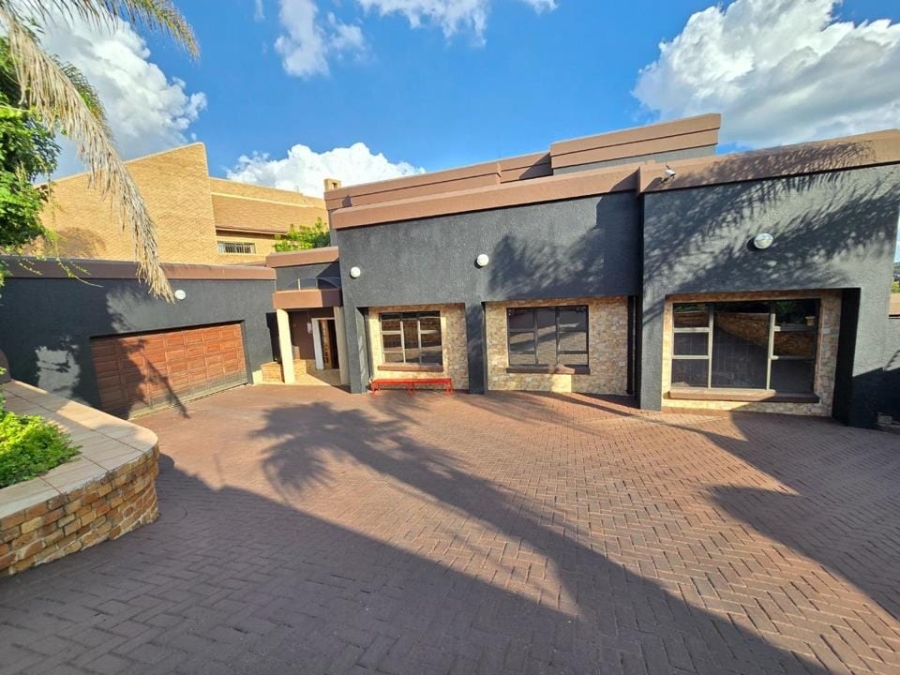 8 Bedroom Property for Sale in Bassonia Gauteng