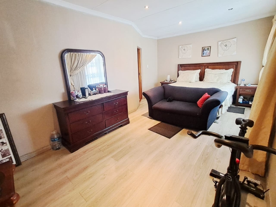 4 Bedroom Property for Sale in Brackendowns Gauteng