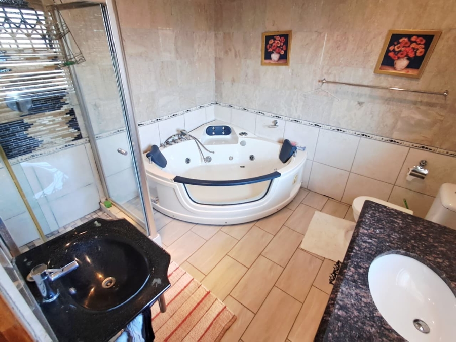 4 Bedroom Property for Sale in Brackendowns Gauteng