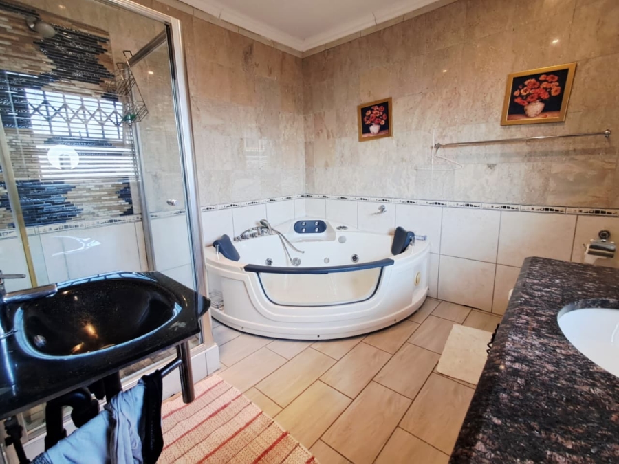 4 Bedroom Property for Sale in Brackendowns Gauteng