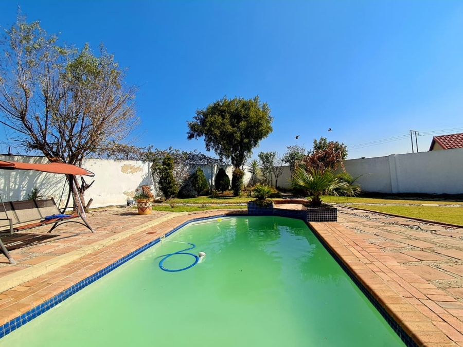 4 Bedroom Property for Sale in Brackendowns Gauteng