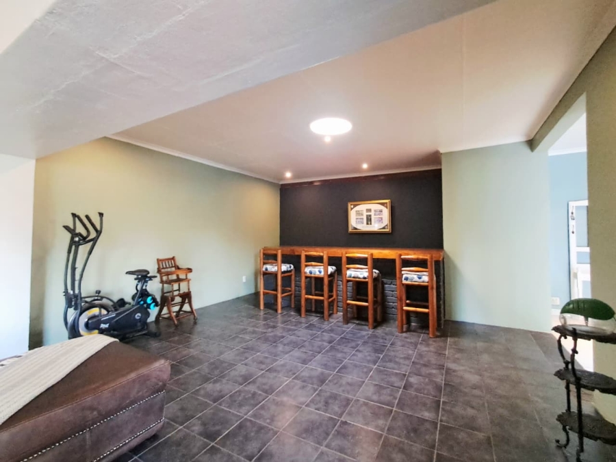 6 Bedroom Property for Sale in Brackenhurst Gauteng