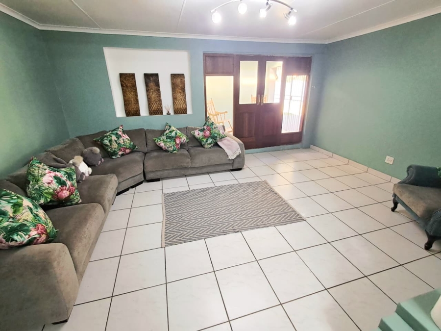6 Bedroom Property for Sale in Brackenhurst Gauteng
