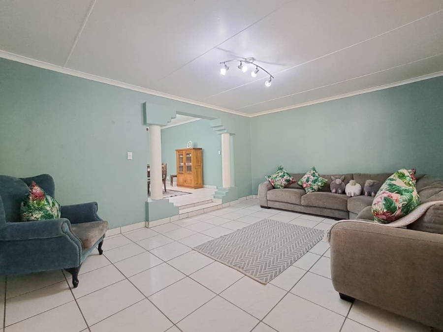 6 Bedroom Property for Sale in Brackenhurst Gauteng