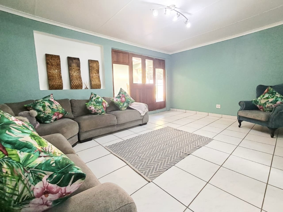 6 Bedroom Property for Sale in Brackenhurst Gauteng