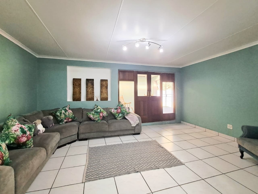 6 Bedroom Property for Sale in Brackenhurst Gauteng