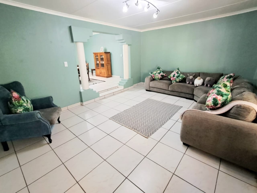 6 Bedroom Property for Sale in Brackenhurst Gauteng