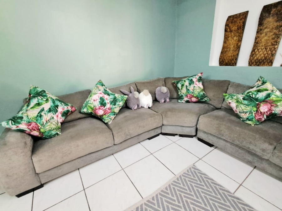 6 Bedroom Property for Sale in Brackenhurst Gauteng