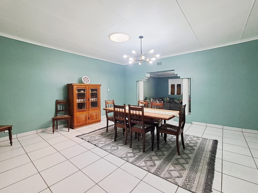 6 Bedroom Property for Sale in Brackenhurst Gauteng