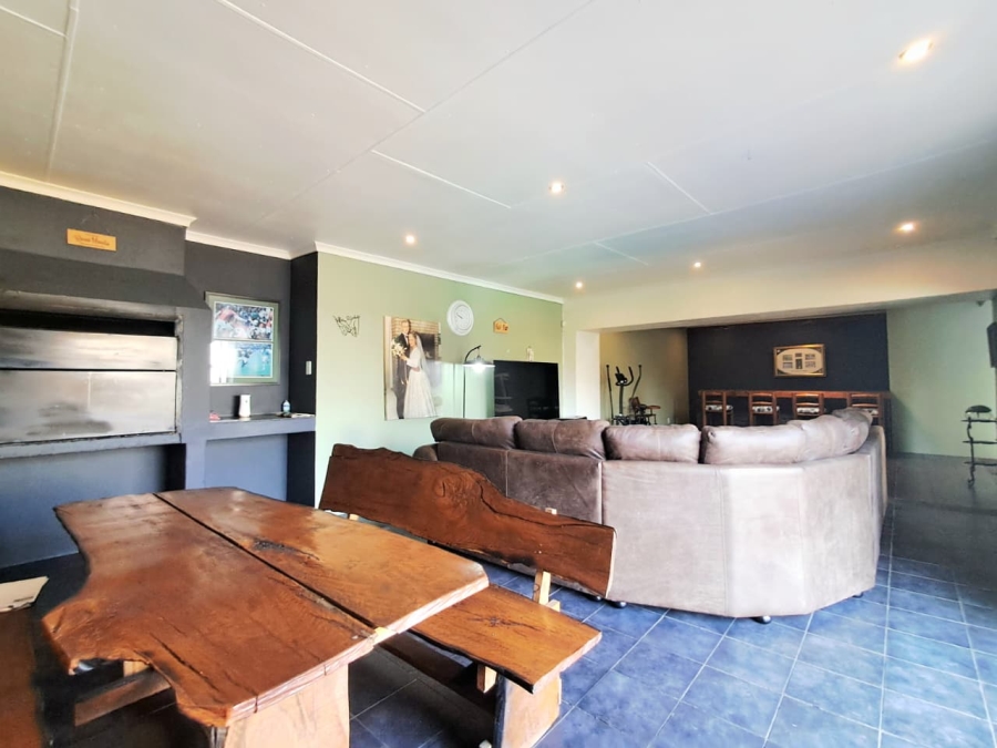 6 Bedroom Property for Sale in Brackenhurst Gauteng