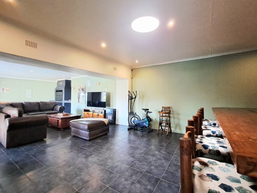 6 Bedroom Property for Sale in Brackenhurst Gauteng