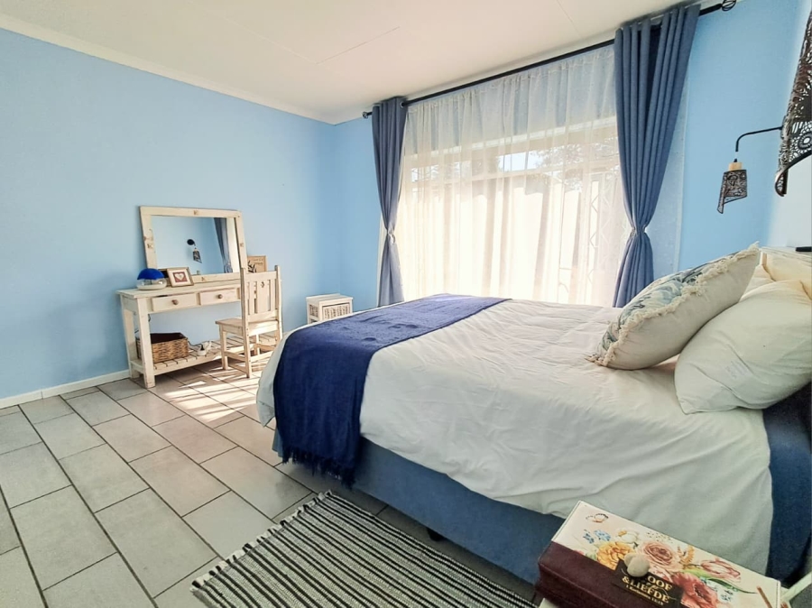 6 Bedroom Property for Sale in Brackenhurst Gauteng