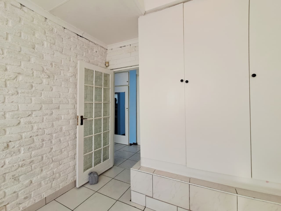 6 Bedroom Property for Sale in Brackenhurst Gauteng
