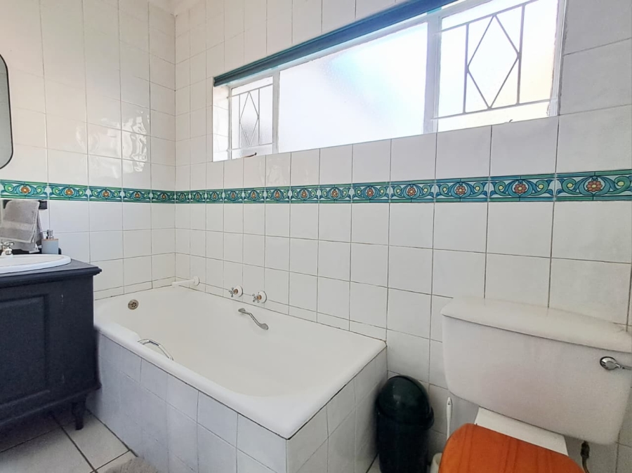 6 Bedroom Property for Sale in Brackenhurst Gauteng