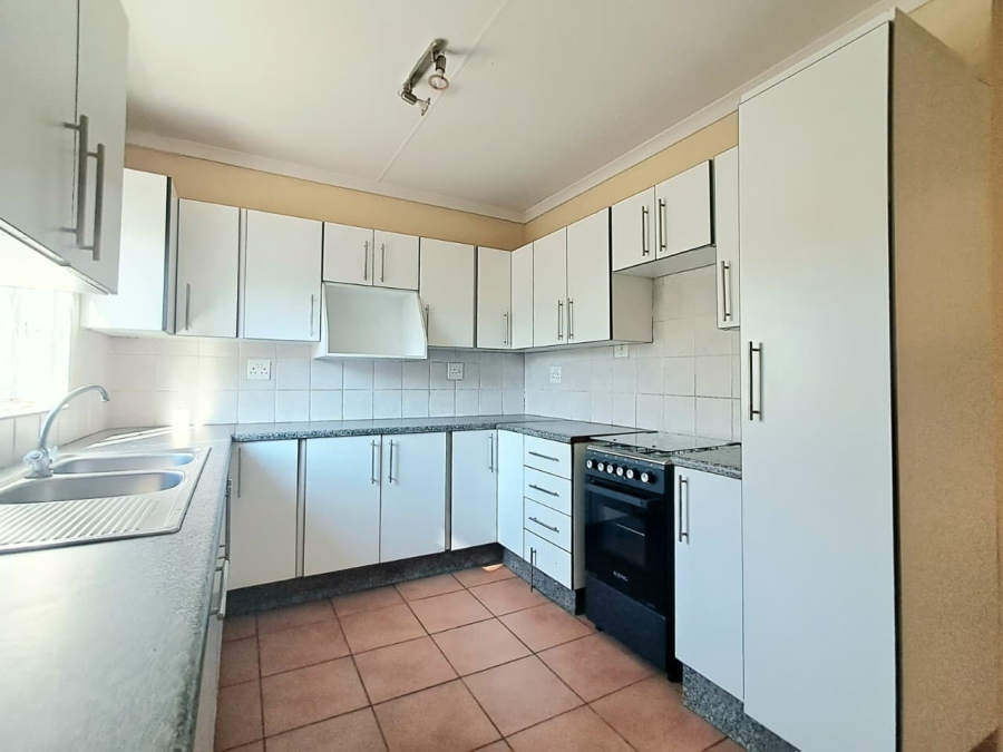 6 Bedroom Property for Sale in Brackenhurst Gauteng