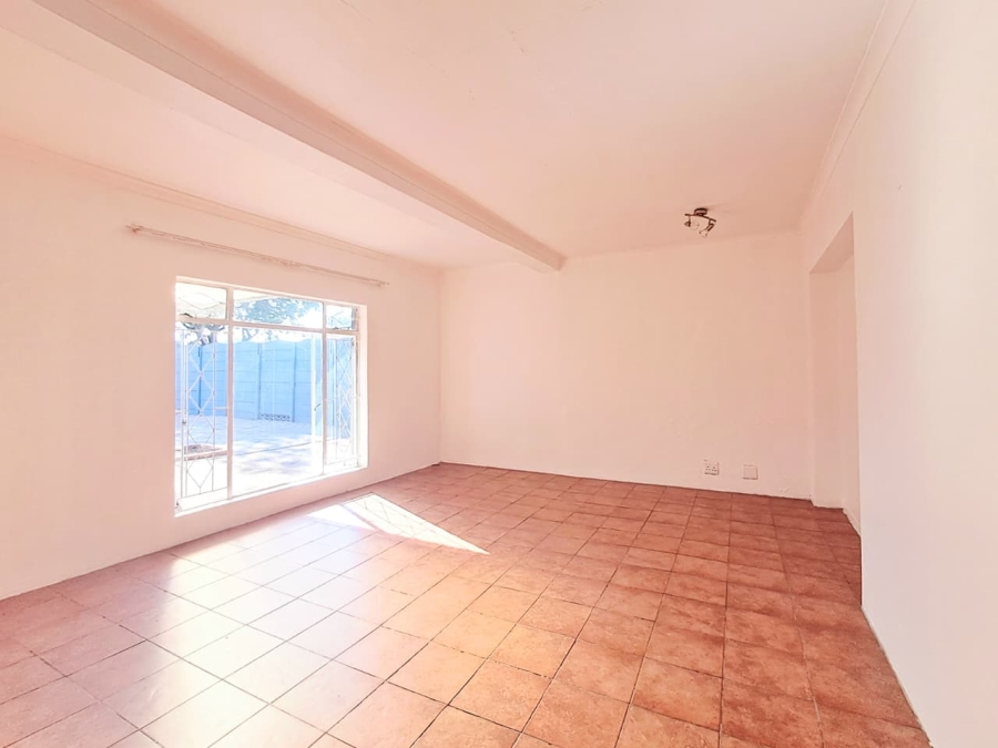 6 Bedroom Property for Sale in Brackenhurst Gauteng