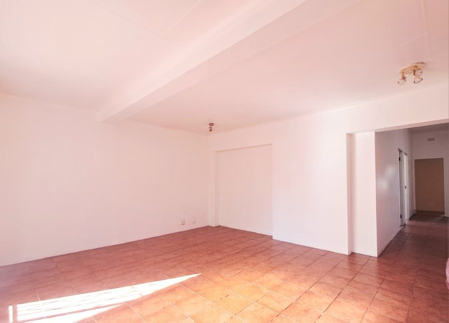 6 Bedroom Property for Sale in Brackenhurst Gauteng
