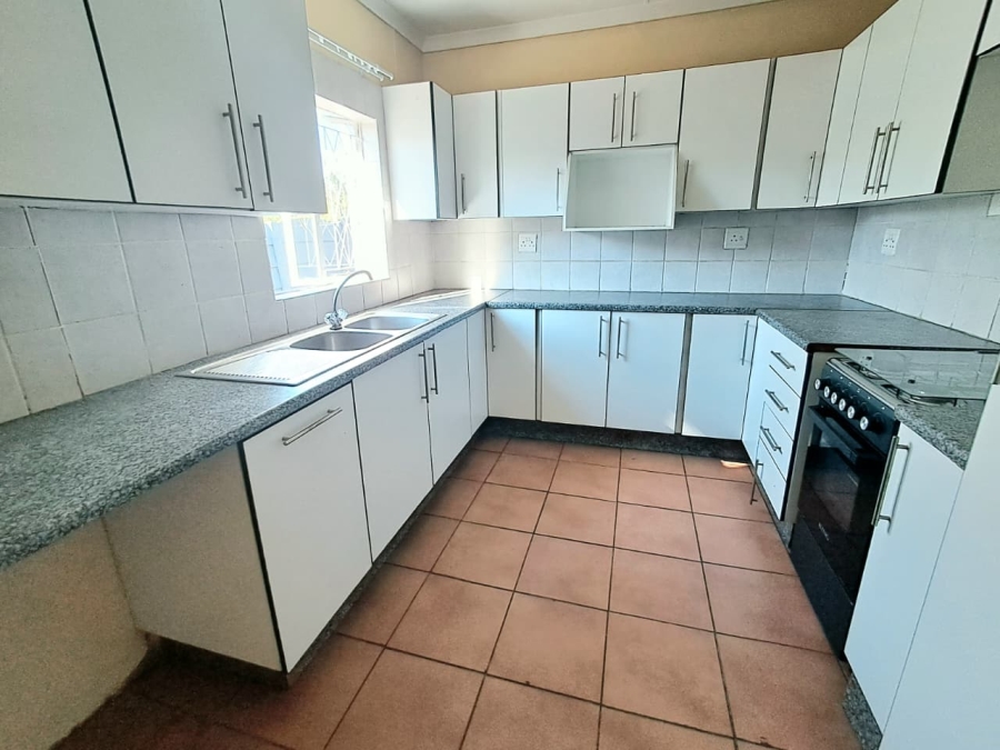 6 Bedroom Property for Sale in Brackenhurst Gauteng