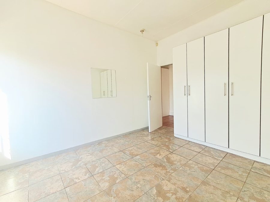 6 Bedroom Property for Sale in Brackenhurst Gauteng