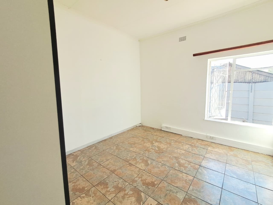 6 Bedroom Property for Sale in Brackenhurst Gauteng