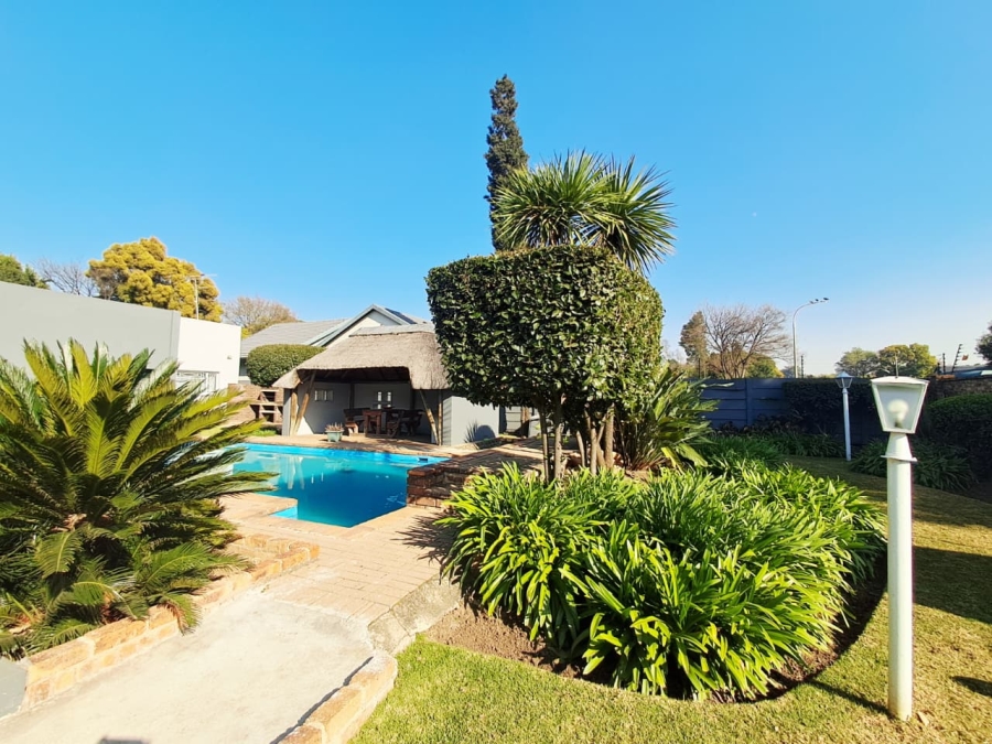 6 Bedroom Property for Sale in Brackenhurst Gauteng