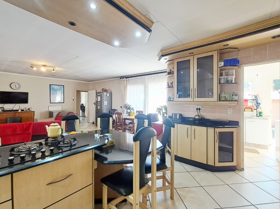 4 Bedroom Property for Sale in Brackendowns Gauteng