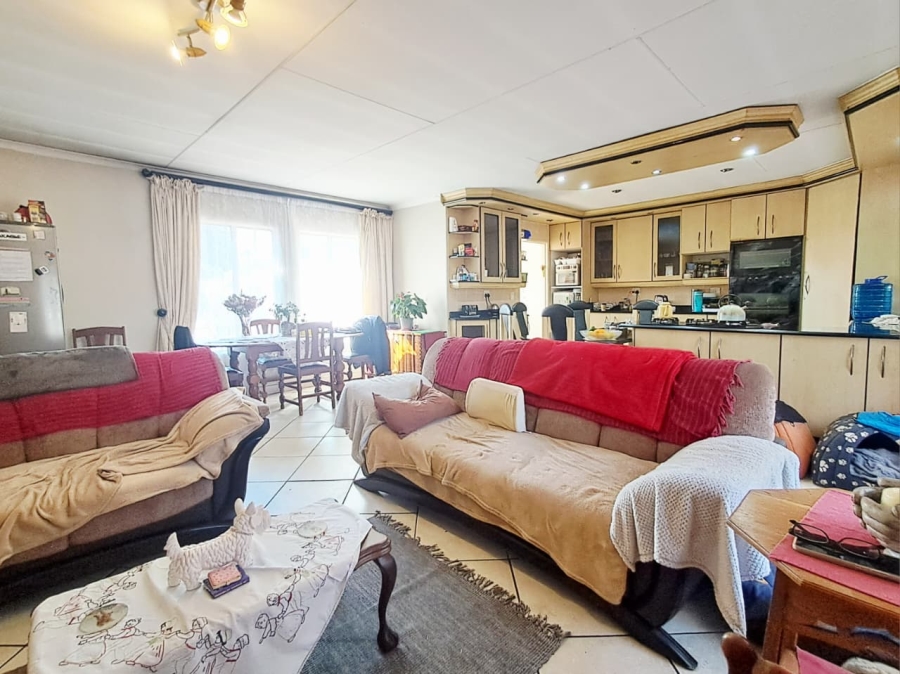 4 Bedroom Property for Sale in Brackendowns Gauteng