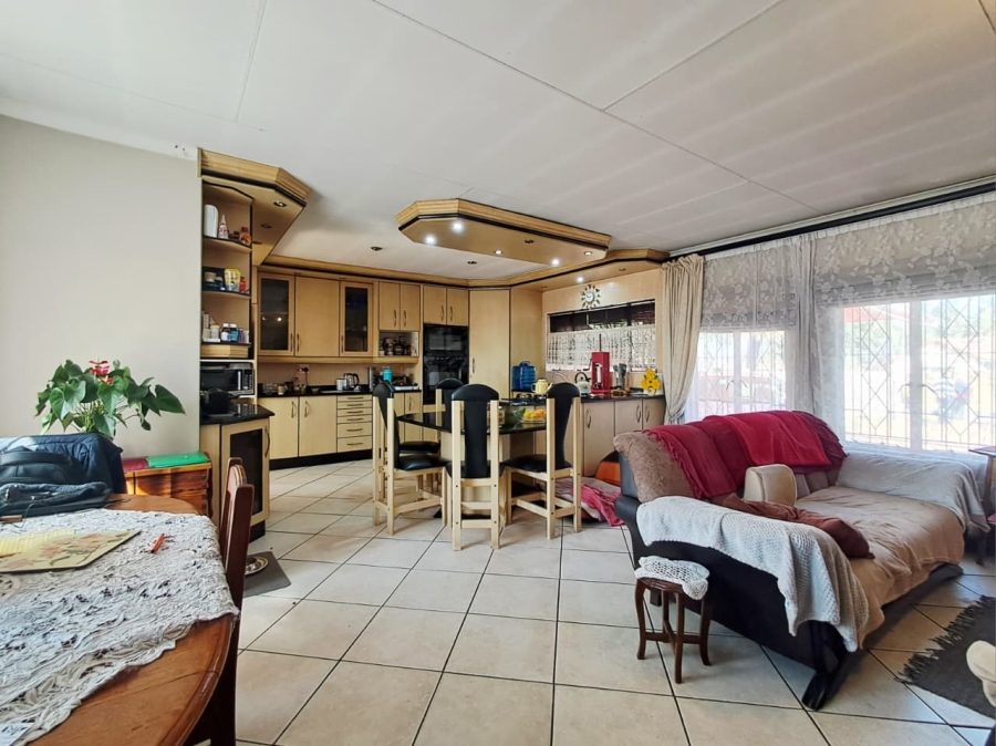 4 Bedroom Property for Sale in Brackendowns Gauteng