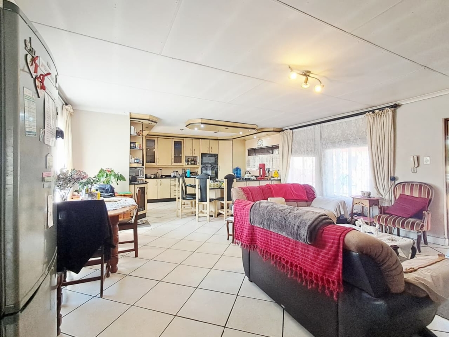 4 Bedroom Property for Sale in Brackendowns Gauteng